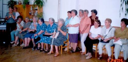 A szakköri tagok koszorúja.