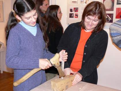 Így faraghatott Ötzi is.