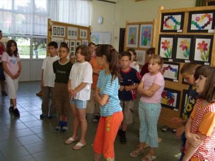 Alkotók a művészeti tárlat megnyitóján