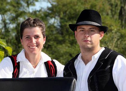 Bíró és bíróné a szüreti felvonuláson