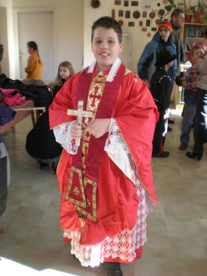 Kristóf Atya az iskolai farsangon