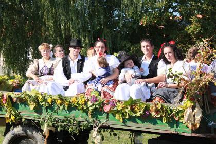 A jövő bírója és bírónéja szülői ölben