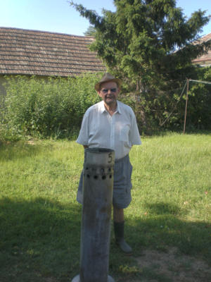 Józsi bácsi az égetőkéménnyel
