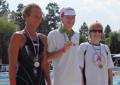 Marina aranyéremmel