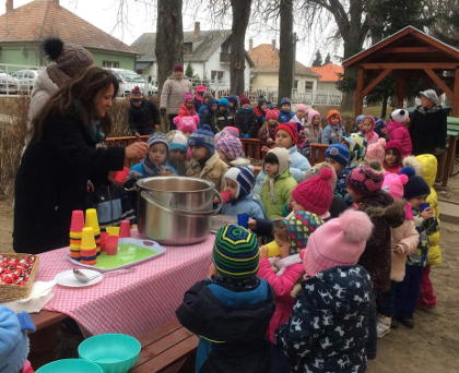 Meleg ital várta a séta után az óvoda apraját-nagyját