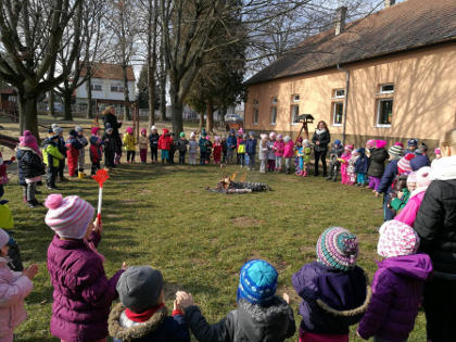 Télűzés kisze bábu égetésével